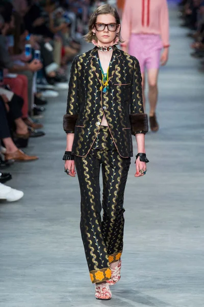 Look 29